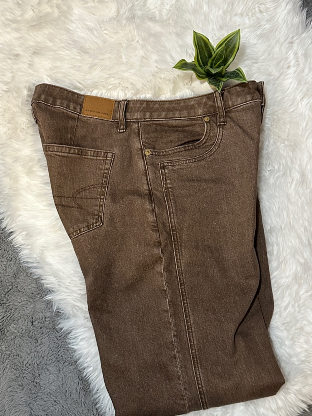 American Eagle Outfitters Brown High-Rise Jeans - Picture 4 of 9